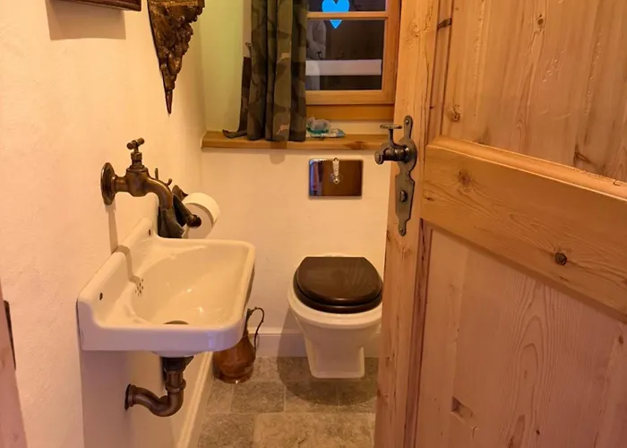 Stilvolle Wohlfuehlzimmer Im Salzkammergut * Штробль