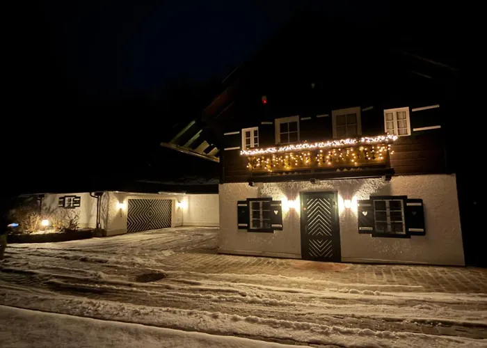 Stilvolle Wohlfuehlzimmer Im Salzkammergut Штробль
